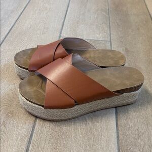 Brown Platform Sandals with Crisscross Straps